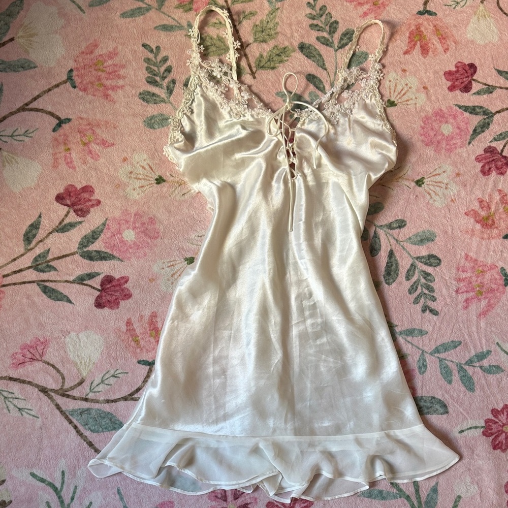 Vintage Lace-Trim Satin Chemise Slip Nightgown in Ivory